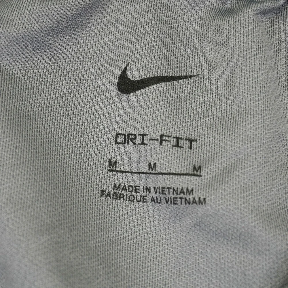 Nike Running Shorts Womens M Gray Dri-FIT Zipper Pocket CZ9576-084 - Picture 7 of 11